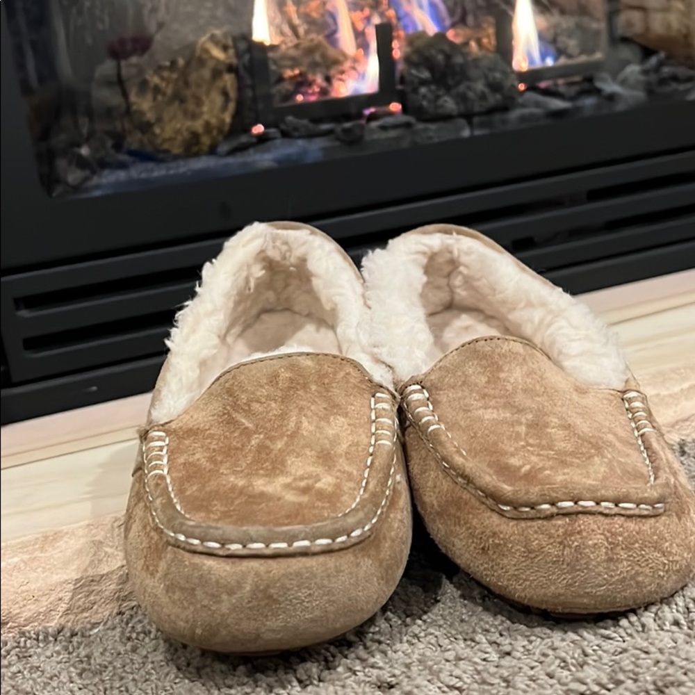 Tan Ugg Slippers. Lightly worn